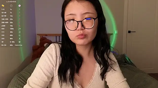 nullgirl online show from May 21, 2:31 am