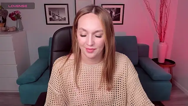 Snapshot of EvieMagical chatting on February 17, 6:00 am EvieMagical online show from February 17, 6:00 am