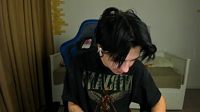 Snapshot of RayTaylorr chatting on January 15, 5:44 am RayTaylorr online show from January 15, 5:44 am