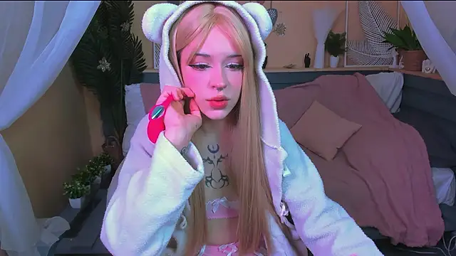 Snapshot of ArielBlis chatting on February 3, 5:38 am ArielBlis online show from February 3, 5:38 am