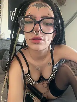 Snapshot of demonLamia chatting on June 15, 1:33 pm demonLamia online show from June 15, 1:33 pm