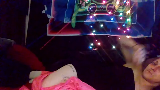 Snapshot of LadySn0w26 chatting on May 9, 8:07 am LadySn0w26 online show from May 9, 8:07 am