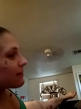 LadySn0w26 online show from February 4, 4:24 pm