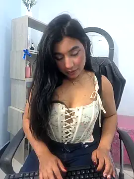 valenlopezz  online show from May 14, 3:47 am