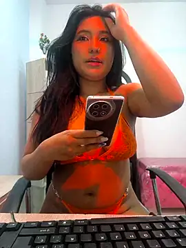 valenlopezz  online show from May 2, 3:45 am