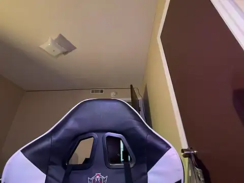Bigdicktrick227 online show from May 16, 8:52 pm