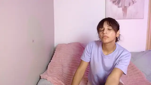 chloe peach  online show from May 4, 12:08 pm