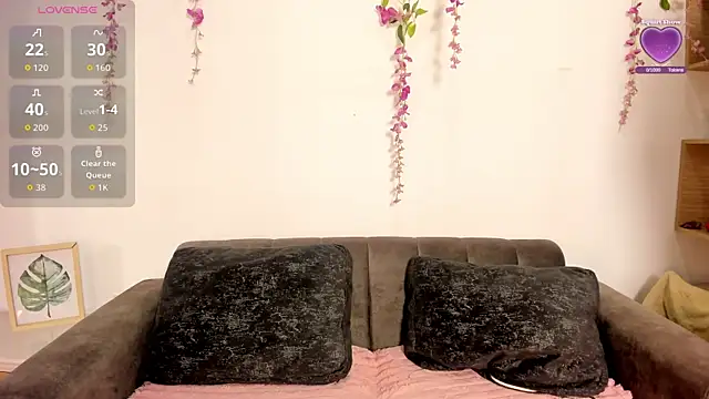 Snapshot of chloe_peach_ chatting on July 1, 11:43 am chloe peach online show from July 1, 11:43 am