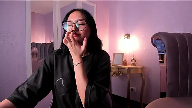 NiccolleHall online show from February 24, 1:34 pm