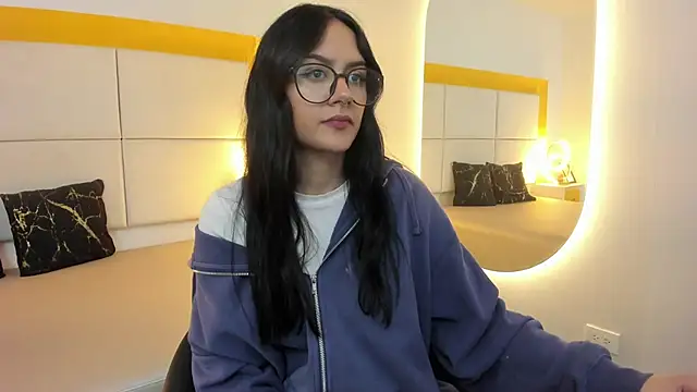 NiccolleHall online show from February 27, 2:06 pm