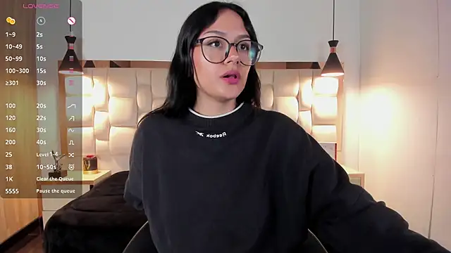 NiccolleHall online show from February 17, 1:08 pm