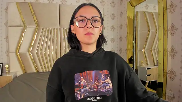 NiccolleHall online show from February 14, 1:39 am