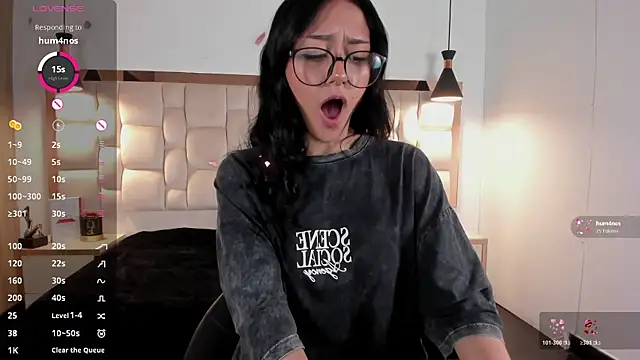 NiccolleHall online show from February 14, 7:47 pm