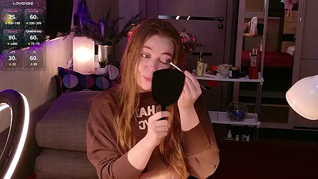 bratwifelina online show from March 31, 10:06 am