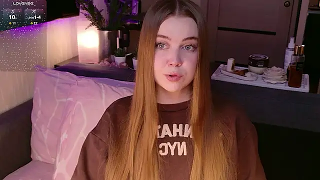 bratwifelina online show from March 2, 9:00 pm