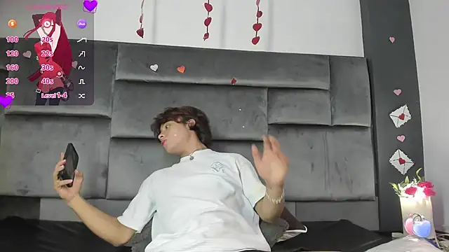 Snapshot of Liam_Grant chatting on February 21, 6:32 pm Liam Grant online show from February 21, 6:32 pm