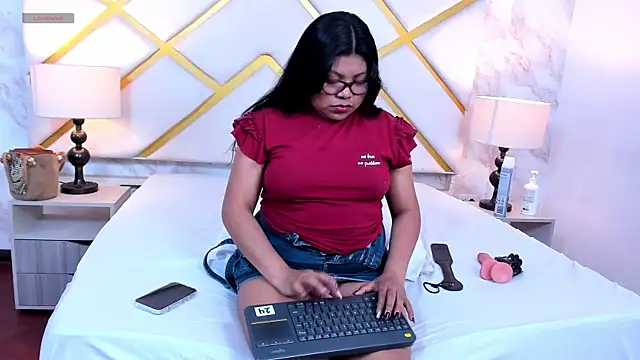 Kiri Black  online show from April 15, 4:07 am