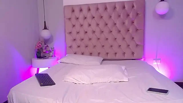 Snapshot of Kiri_Black_ chatting on February 7, 4:09 am Kiri Black online show from February 7, 4:09 am