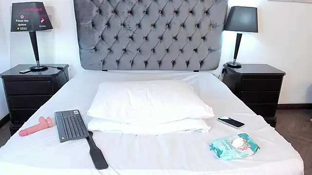 Kiri Black  online show from April 10, 4:08 am