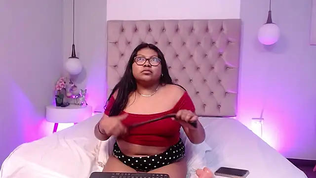 Snapshot of Kiri_Black_ chatting on February 3, 6:22 am Kiri Black online show from February 3, 6:22 am