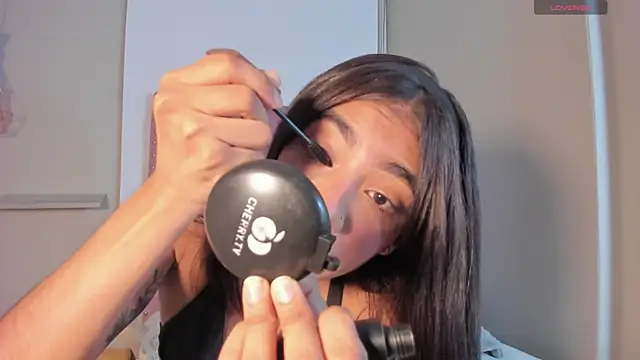 Scarlet Vixen  online show from April 18, 12:40 pm