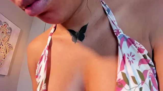 Snapshot of Scarlet_Vixen_ chatting on July 1, 3:23 pm Scarlet Vixen online show from July 1, 3:23 pm
