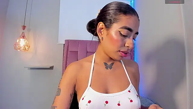 Scarlet Vixen  online show from May 20, 3:47 am