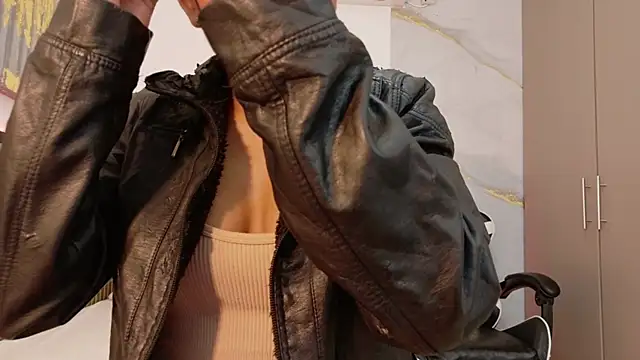 Scarlet Vixen  online show from February 4, 12:44 pm