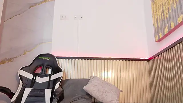 Scarlet Vixen  online show from February 21, 12:18 pm