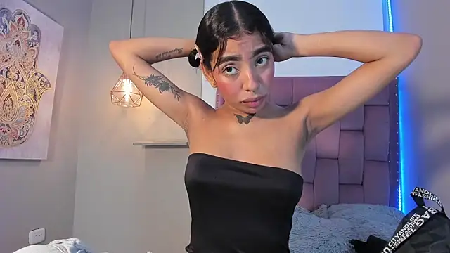 Scarlet Vixen  online show from March 29, 1:02 pm