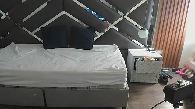 Ambarross  online show from March 24, 1:22 pm