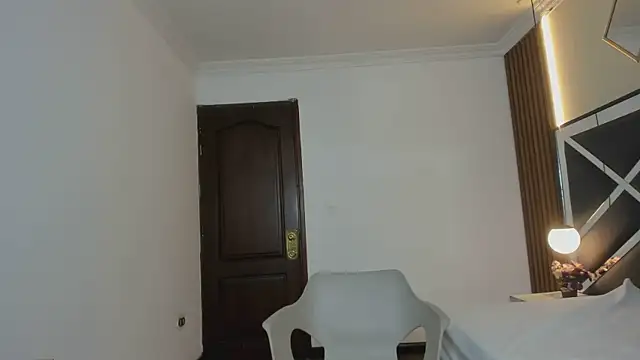 Snapshot of Ambarross_ chatting on February 13, 1:55 pm Ambarross online show from February 13, 1:55 pm