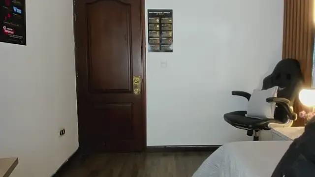 Ambarross  online show from April 17, 1:47 pm