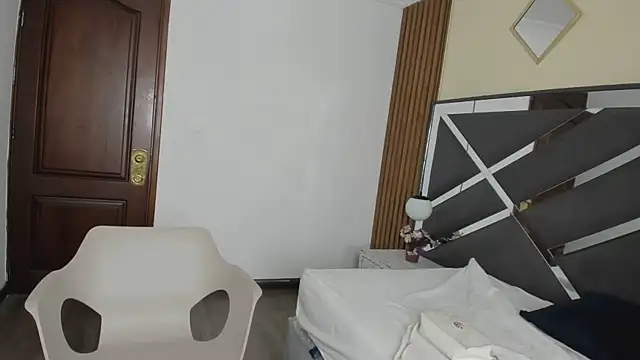 Snapshot of Ambarross_ chatting on February 10, 1:10 pm Ambarross online show from February 10, 1:10 pm