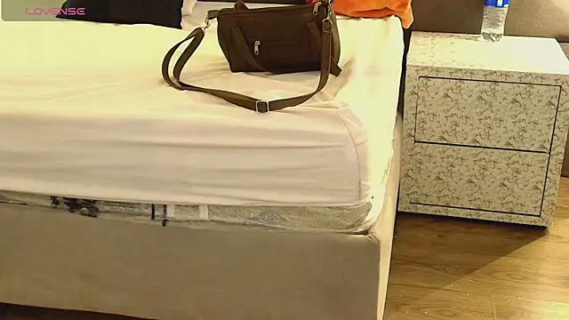 Ambarross  online show from March 31, 1:24 pm