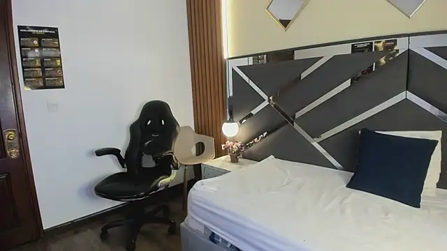 Ambarross  online show from April 10, 1:29 pm