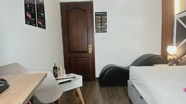 Ambarross  online show from March 12, 2:10 pm