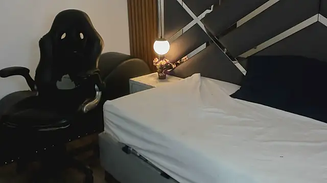 Ambarross  online show from March 19, 1:00 pm