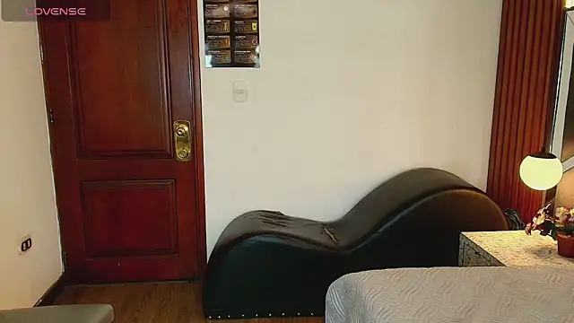 Snapshot of Ambarross_ chatting on June 9, 2:07 pm Ambarross online show from June 9, 2:07 pm