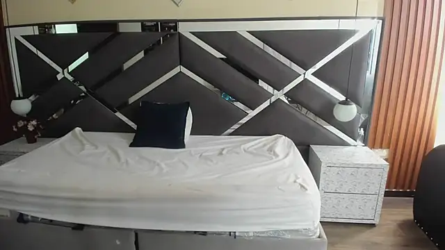 Ambarross  online show from April 8, 1:23 pm