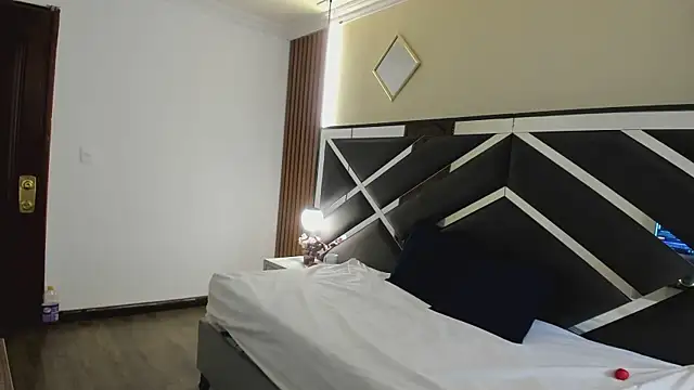 Snapshot of Ambarross_ chatting on February 5, 1:18 pm Ambarross online show from February 5, 1:18 pm