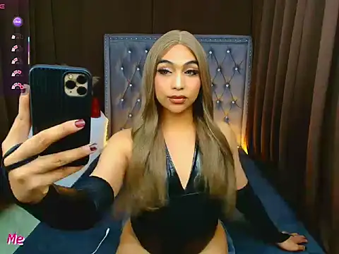 Snapshot of Clea_Moore chatting on February 24, 6:03 am Clea Moore online show from February 24, 6:03 am