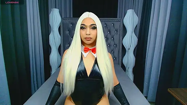 Snapshot of Clea_Moore chatting on February 6, 3:02 am Clea Moore online show from February 6, 3:02 am