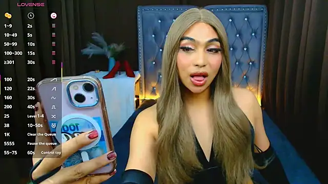 Snapshot of Clea_Moore chatting on February 23, 4:47 am Clea Moore online show from February 23, 4:47 am