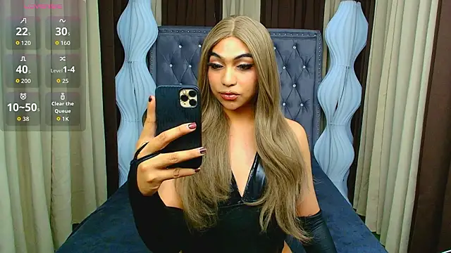 Snapshot of Clea_Moore chatting on February 20, 5:04 am Clea Moore online show from February 20, 5:04 am