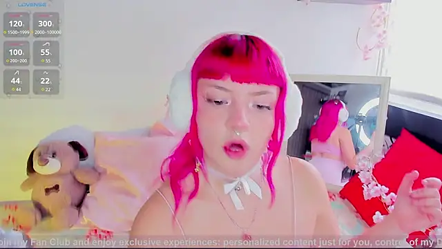 Snapshot of Tiny__Emmy_ chatting on June 6, 7:19 pm Tiny Emmy online show from June 6, 7:19 pm