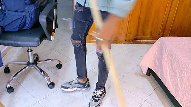 samirths boy  online show from April 8, 7:10 am