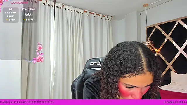 Mia cartther online show from February 8, 2:15 pm