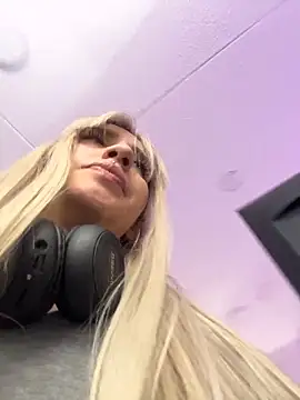 elodie rouge online show from April 11, 12:31 pm