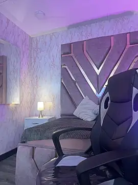 elodie rouge online show from April 14, 8:03 pm